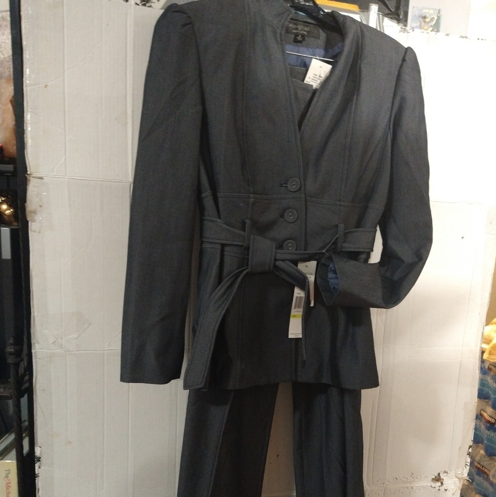 Larry Levine Tailored Pant Suit sz 4